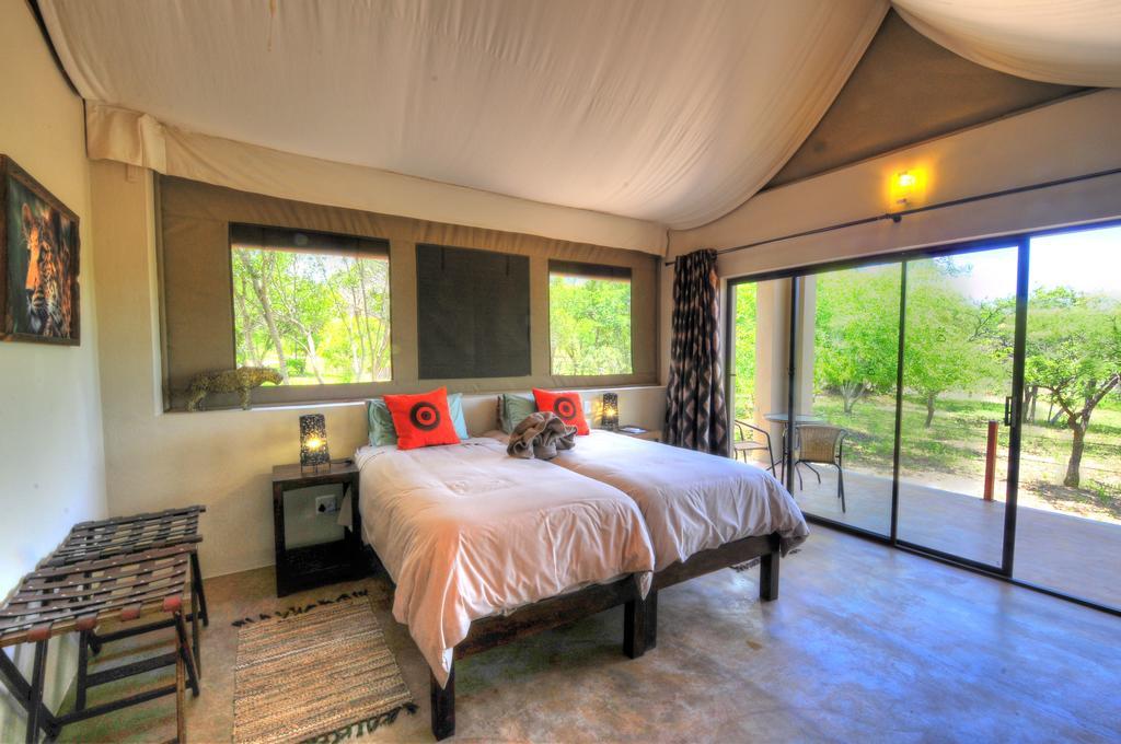 Cheetah Paw Eco Lodge Guernsey Nature Reserve Bagian luar foto